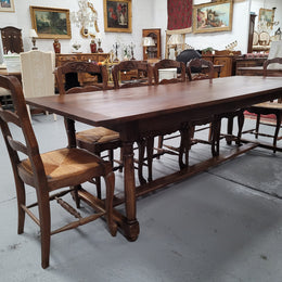 French oak pedestal farmhouse style dining table, sourced from France and in good original detailed conditions. Please see pictures to form part of the description.
