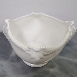 Lovely white shell shaped Coalport bowl . In good original condition with no chips or cracks, please view photos as they help form part of the description.