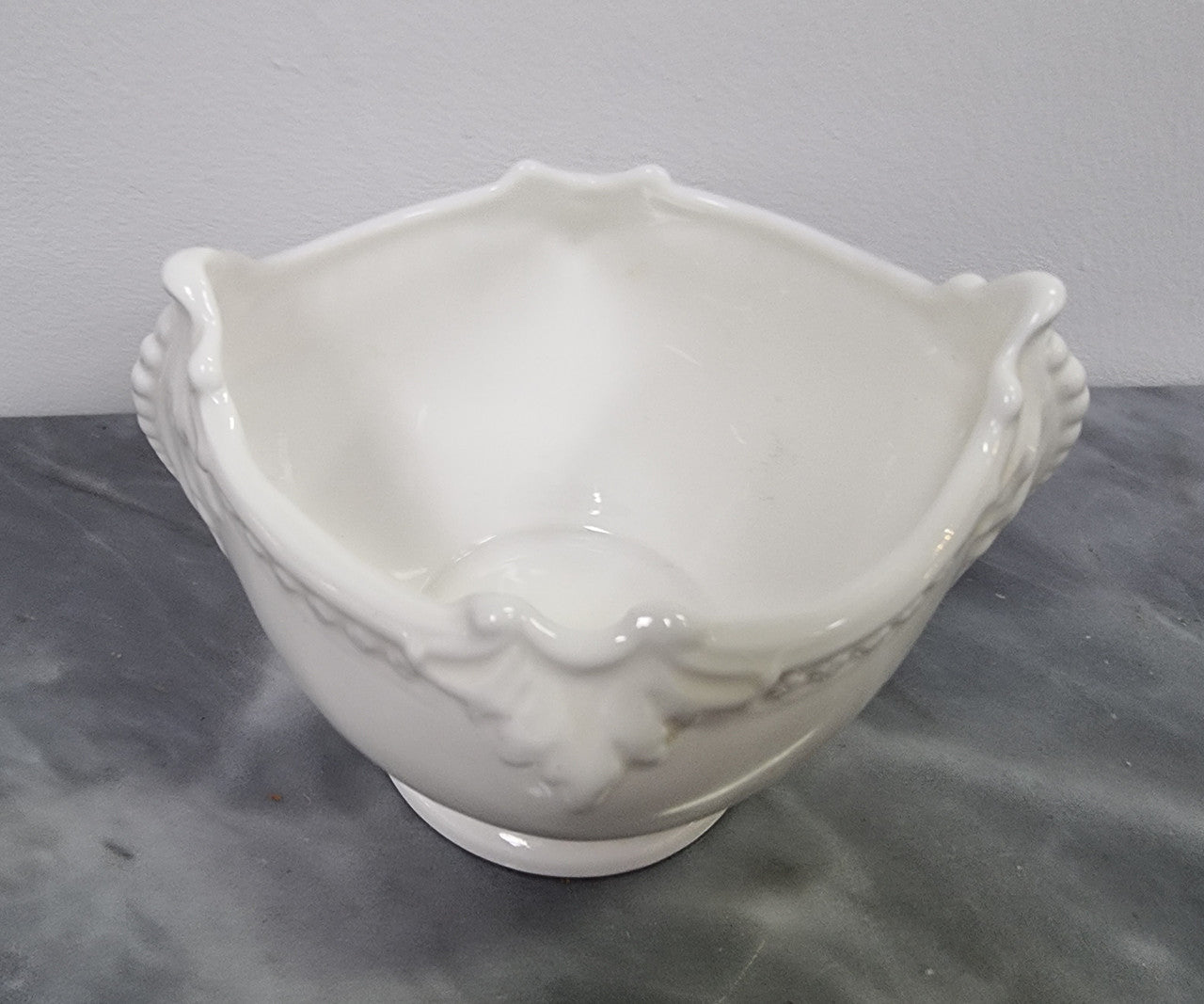 Lovely white shell shaped Coalport bowl . In good original condition with no chips or cracks, please view photos as they help form part of the description.