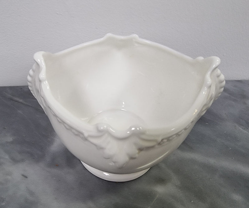 Lovely white shell shaped Coalport bowl . In good original condition with no chips or cracks, please view photos as they help form part of the description.