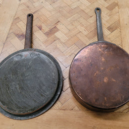 Heavy French 19th century frying pan skillet with lid. It has been sourced from France and is in good original detailed condition.