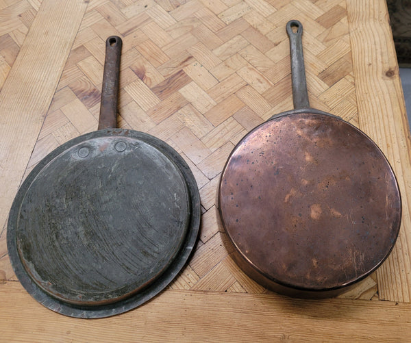 Heavy French 19th century frying pan skillet with lid. It has been sourced from France and is in good original detailed condition.