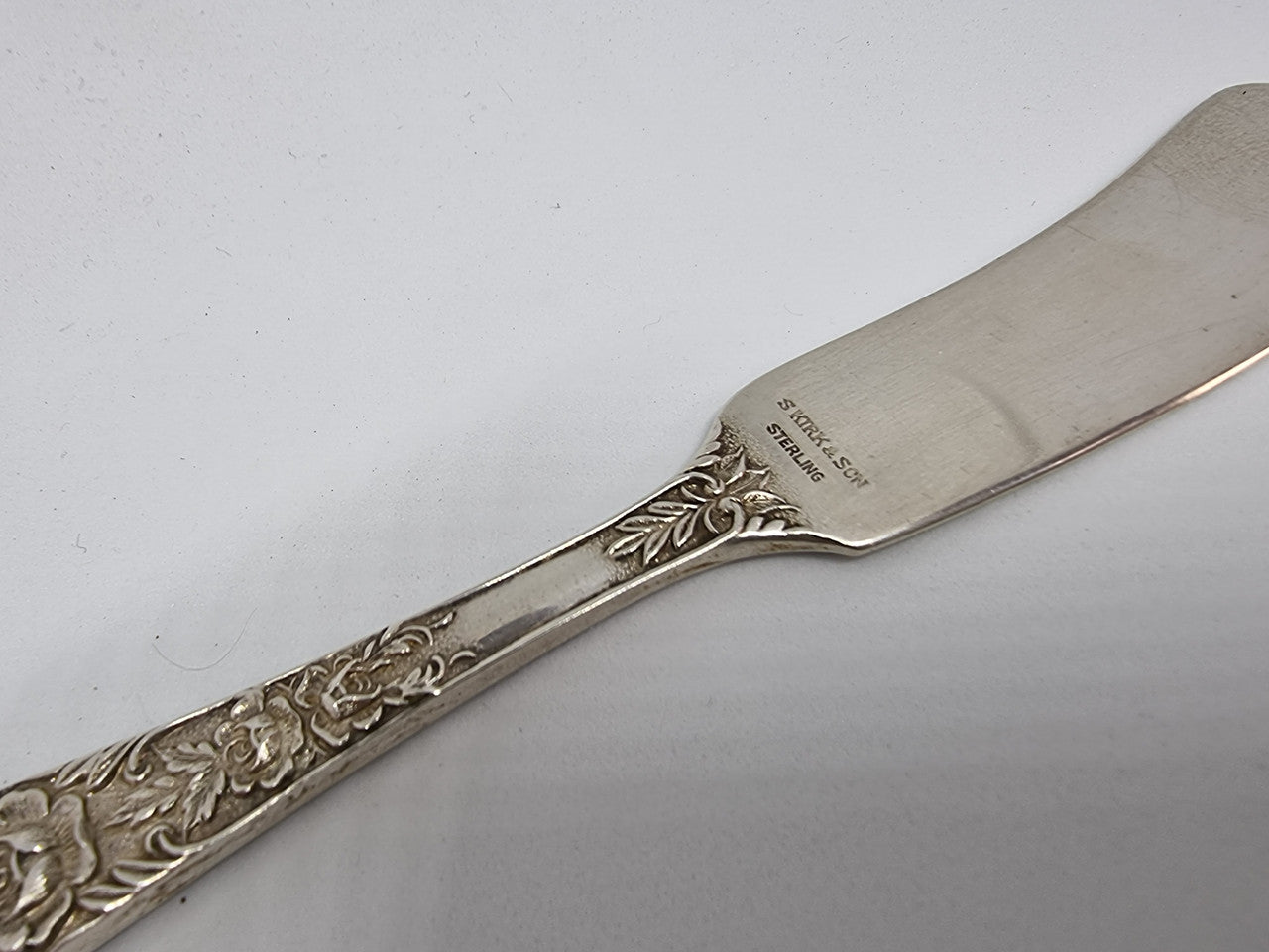 Very decorative American Kirk and Sons sterling silver butter knife in good original condition.