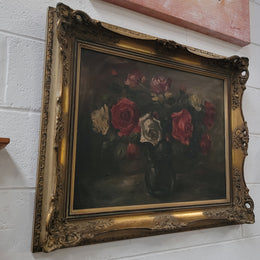 Beautiful gilt framed and signed oil on board depicting roses in floral arrangement. It is in good original detailed condition.