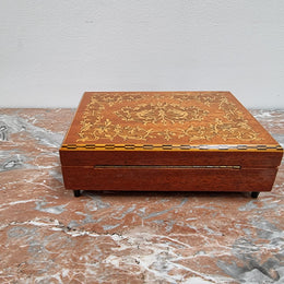 Vintage decorative inlaid mahogany Music Box. In good condition please view photos as they help form part of the description.