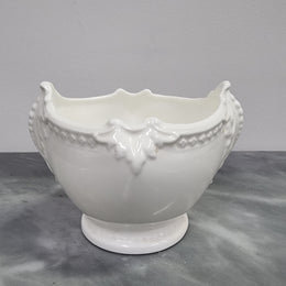 Lovely white shell shaped Coalport bowl . In good original condition with no chips or cracks, please view photos as they help form part of the description.