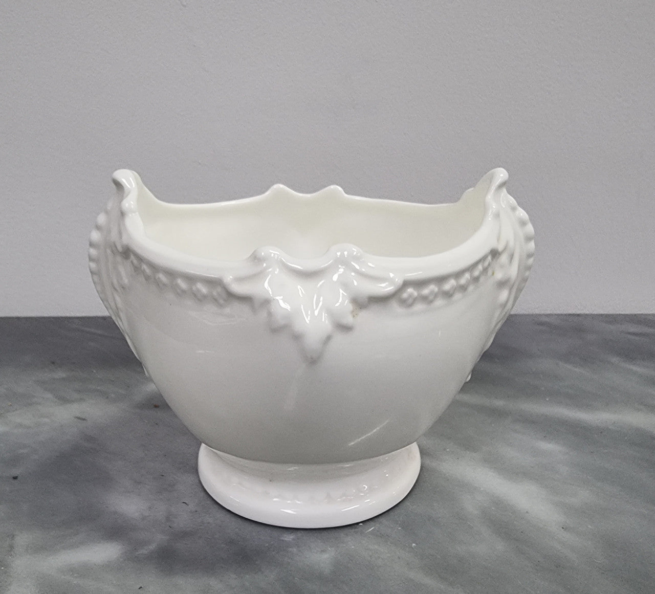 Lovely white shell shaped Coalport bowl . In good original condition with no chips or cracks, please view photos as they help form part of the description.