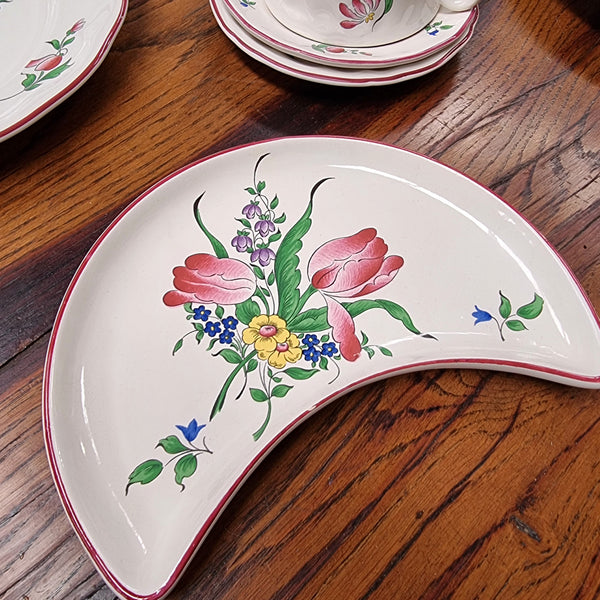 A pretty French table setting made in France called Luneville. It consists of plates, cups, saucers, tea pot, milk jug, sugar bowl, tureens and cake plates a total of 53 pieces. Please view photos as they help form part of the descriptions.