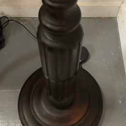 Oak Tudor style standard lamp that has been rewired and has a foot switch. In good original condition. 

Please note lampshade shown in photos is not included.