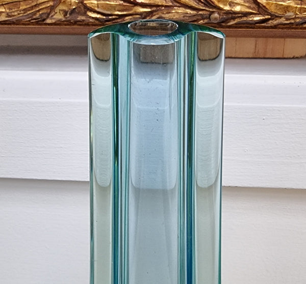 Beautiful green Murano style glass vase, it is in good original condition with no chips or cracks. Please view photos as they help form part of the description.