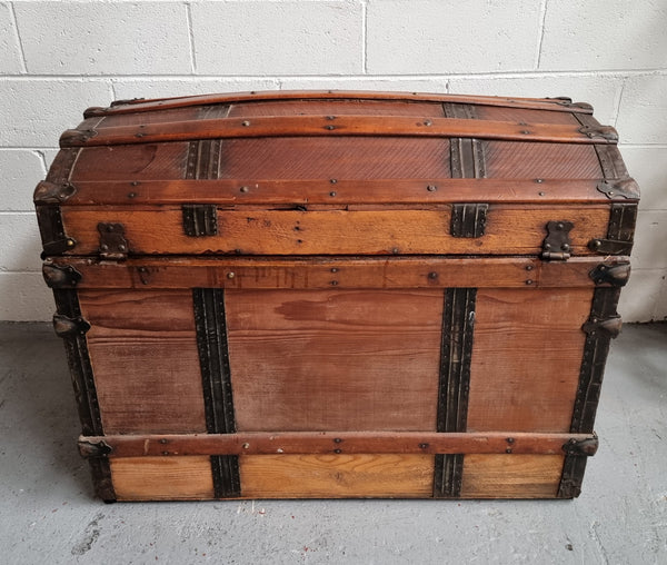 Late Victorian Saratoga dome top travelling trunk. It is in good detailed condition. Please see photos as it forms part of the description.