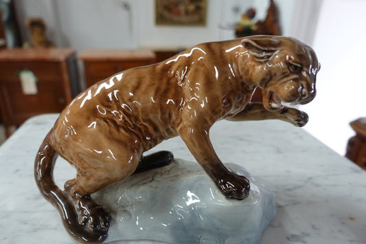 Beswick Statue of Puma on a Rock