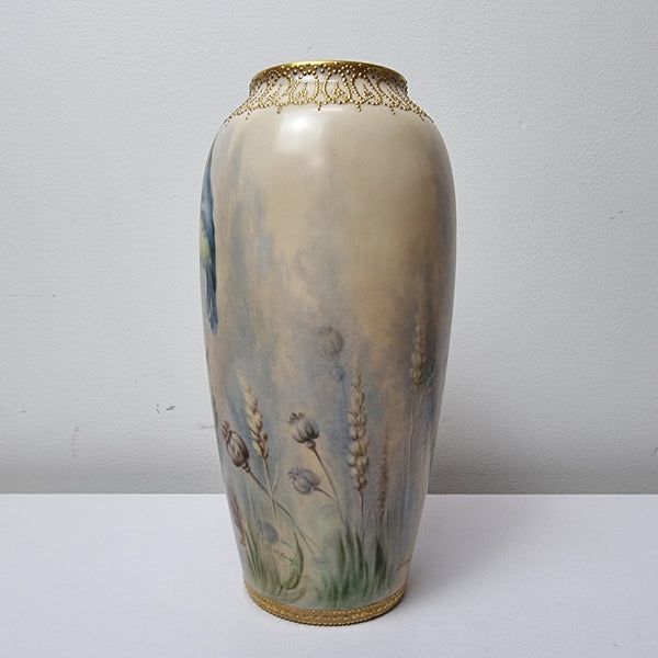 Lovely Antique Limoges hand painted "Blue Tit Bird", very good quality vase. In original condition. Please view photos as they help form part of the description.