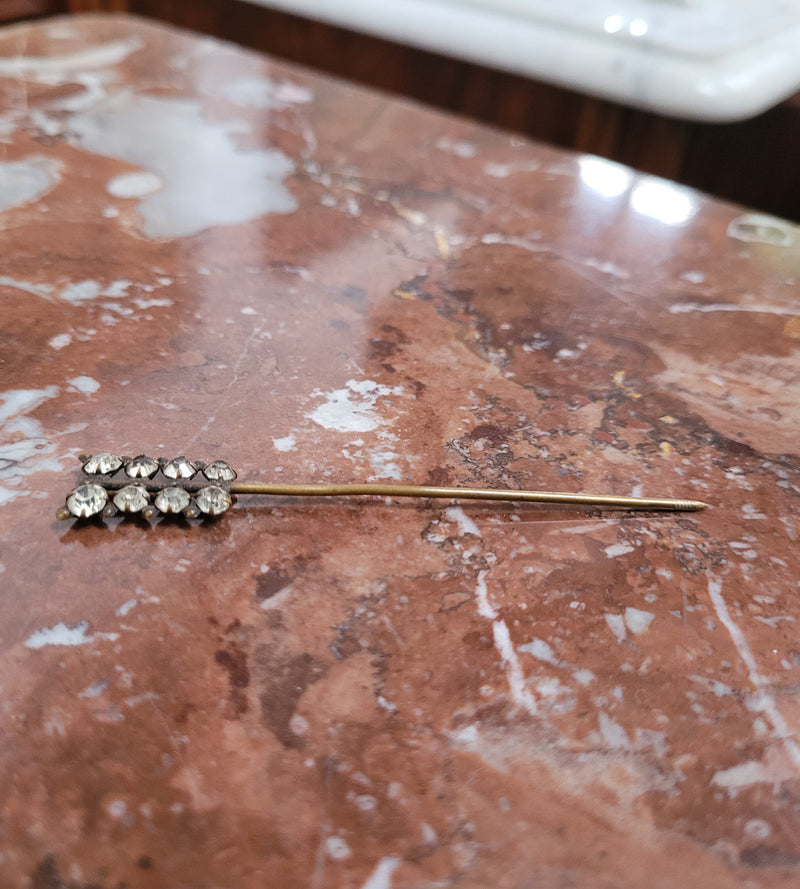 A simple but elegant vintage rhinestone hat pin . It is in good original condition, please view photos as they help form part of the description.