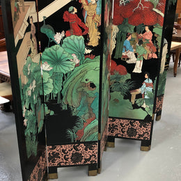 Fabulous Chinese Decorative dressing screen with lovely details in good original detailed condition.