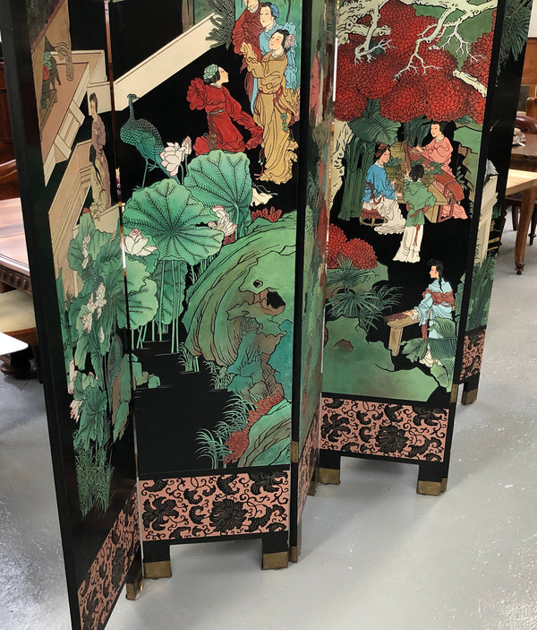 Fabulous Chinese Decorative dressing screen with lovely details in good original detailed condition.