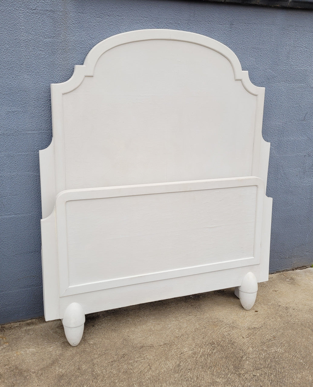 Two attractive vintage French chalk painted king single Art Deco beds. They have been sourced from France and are in good original condition.