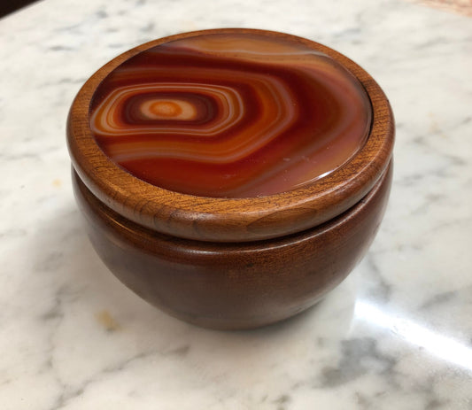 An Australian Blackwood & Agate Round Box