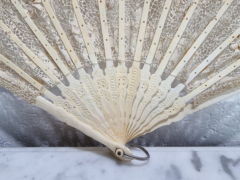 Beautiful Edwardian bone and lace hand held fan. In good original condition, please view photos as they help form part of the description.