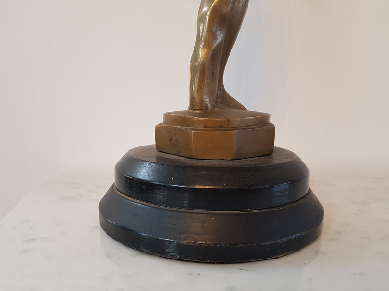 Here we have a lovely circa 1930's solid Art Deco bronze statue of a female on a wooden base. In good original condition.