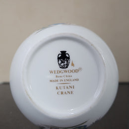 Wedgwood “Kutani Crane” gold trimmed bud vase. It is in good original condition with no chips or cracks, please view photos as they help form part of the description.