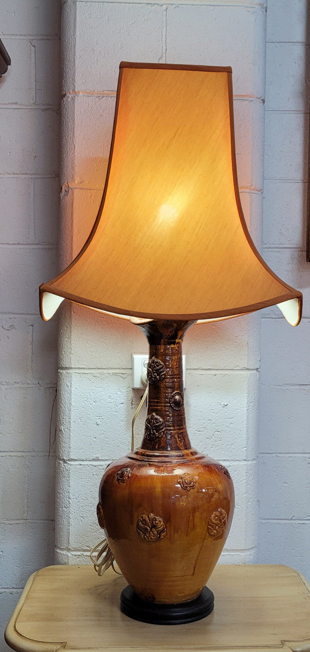Stunning oriental ceramic lamp base (Bronze Horse Chapel St. C1970’s) and conforming shade. Browns and Burnt orange colours.