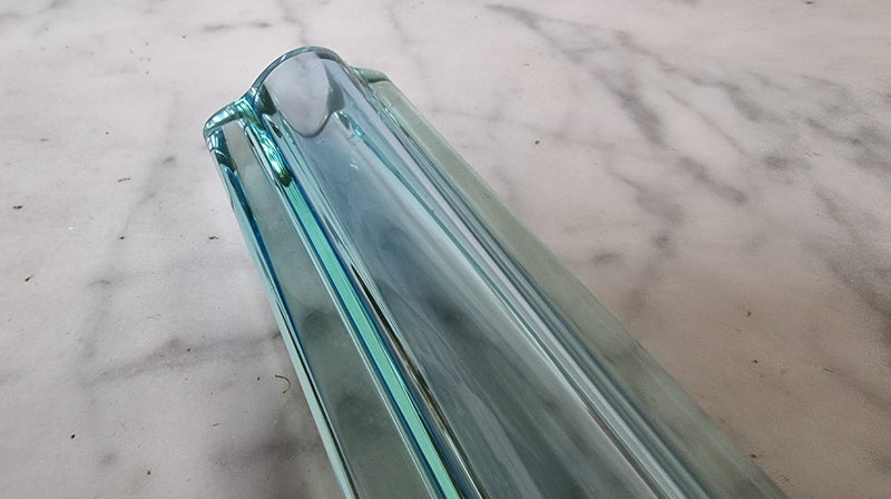 Beautiful green Murano style glass vase, it is in good original condition with no chips or cracks. Please view photos as they help form part of the description.