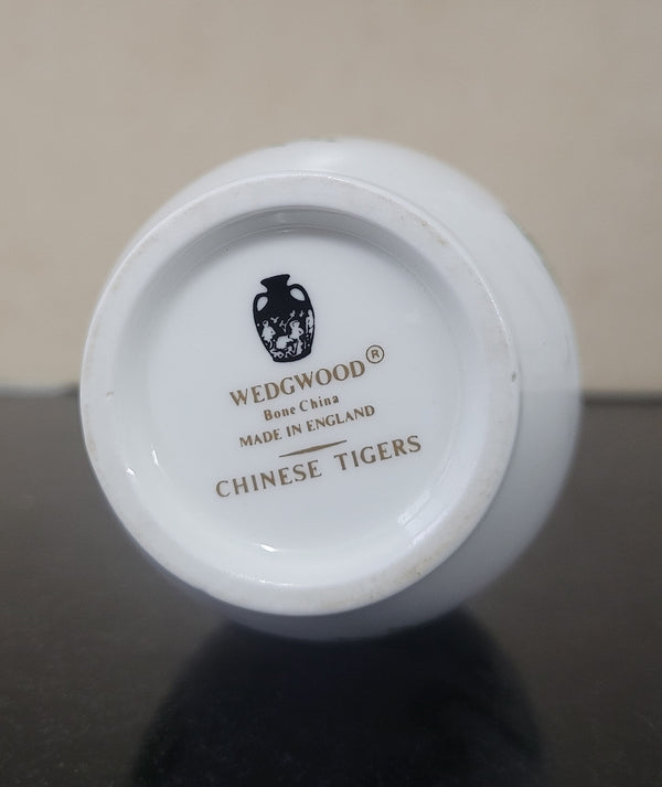 Wedgwood “Chinese Tigers” gold trimmed bud vase. It is in good original condition, please view photos as they help form part of the description.