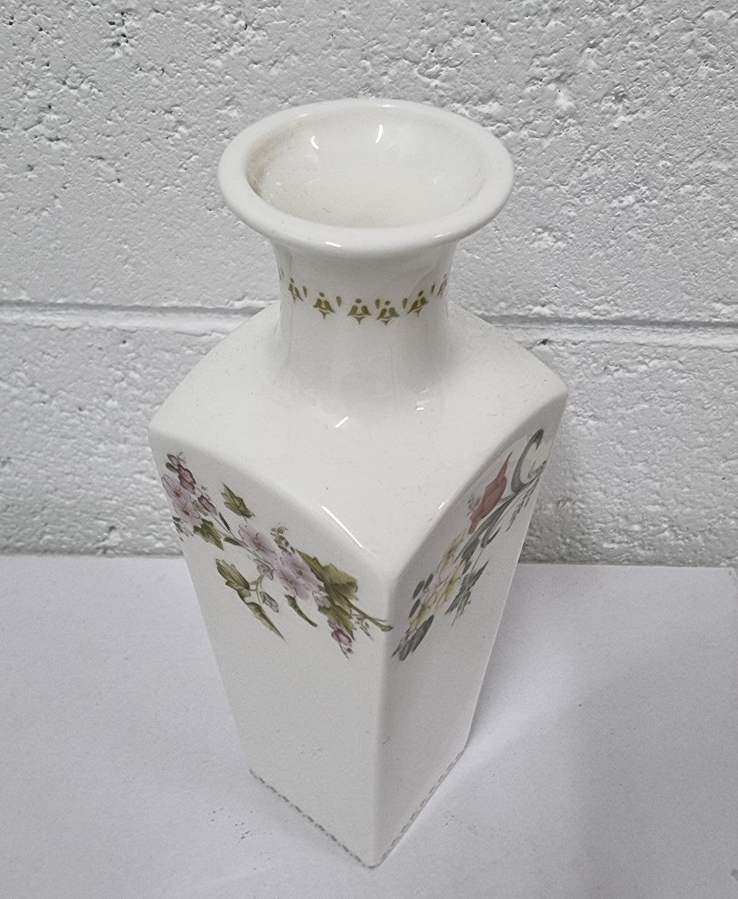 Lovely floral Wedgwood white vase with a pretty design in good condition, please view photos as they help form part of the description.