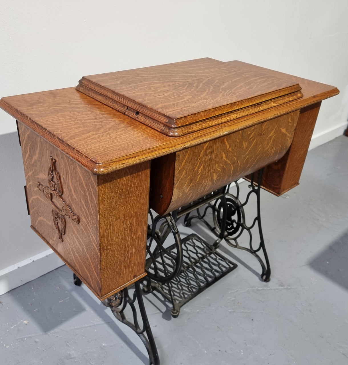Fabulous Antique Singer Sewing Machine