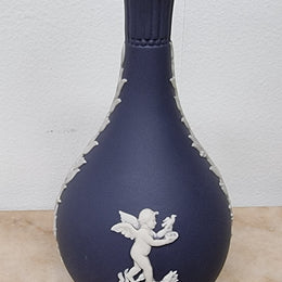 Wedgwood blue and white Jasper Ware bud vase. It is in good original condition with no chips or cracks, please view photos as they help form part of the description.