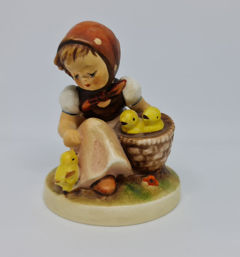 Gorgeous Hummel chick girl figurine, marked 50/7. In great original condition.