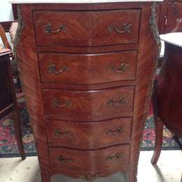 French Chest of drawers