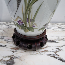 Vintage Meadowland Bird, Franklin Mint Base. 1980 Limited Edition trimmed with 24 ct. gold. Comes with Certificate and oriental stand. In good original condition, please view photos as they help form part of the description.