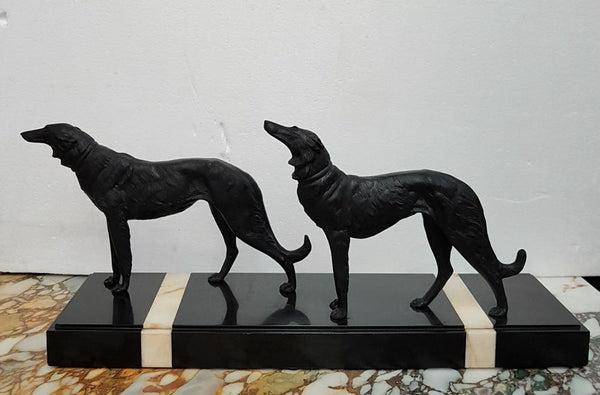 French Art Deco cold painted spelter, group of two hounds standing on a beautiful piece of marble base. Signed by Leduc and in good original condition.