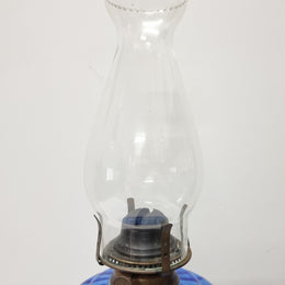 Stunning late Victorian blue bowl and cast iron base kero lamp. In good original condition. Please view photos as they form part of the description.