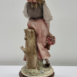 Lovely Italian figurine of girl carrying basket with flowers, figurine is on a wooden base. It is signed Giuseppe Armani and 1982 FLORENCE. In good original condition.  Please view photos as they form part of the description.