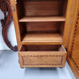 French Art Deco inlaid Oak curio/side cabinet with a lift up top and glass underneath. There are two fixed shelves, two adjustable shelves and one hidden drawer. Sourced from France and in good original condition.