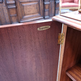 Georgian style Breakfront Flame Mahogany four door bookcase. A very impressive piece with plenty of storage and is of pleasing narrow proportions. It has been sourced locally and is in good original detailed condition.