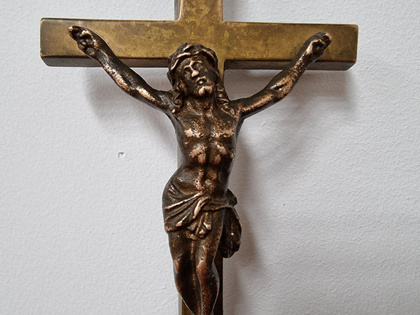 Great condition heavy antique bronze crucifix.