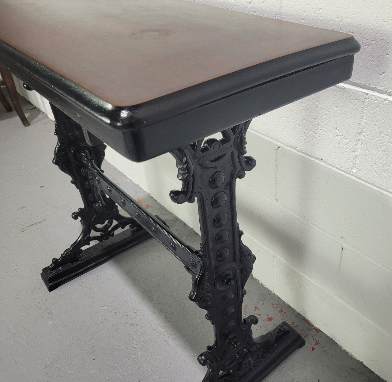 Late Victorian English Mahogany and cast iron base pub table. The foundry maker name is on the base and it is in good original detailed condition.