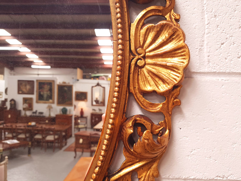 A beautiful 19th century Italian decorative gilt carved oval wall mirror and in good original condition.