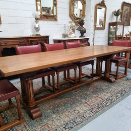 French Oak double pedestal Farmhouse dining table. You can very comfortably fit eight chairs around the table with three chairs down each side and one chair at both ends. In very good original detailed condition.