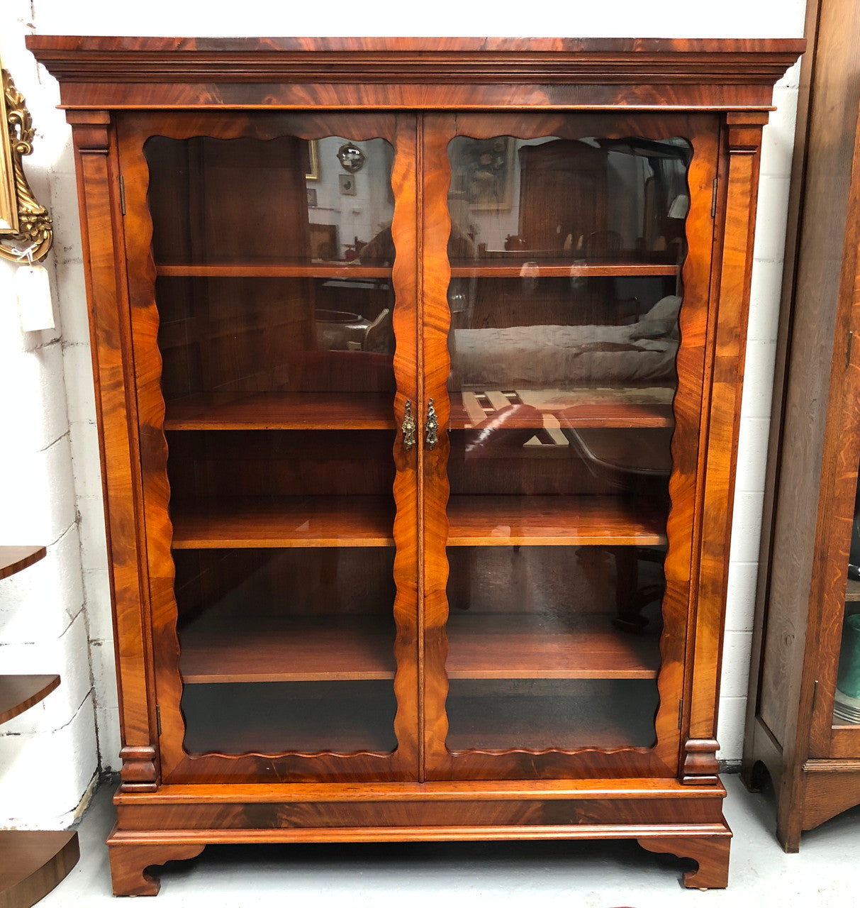 Beautiful Victorian flame Mahogany bookcase/display cabinet. It has four adjustable shelves and is in good original detailed condition.