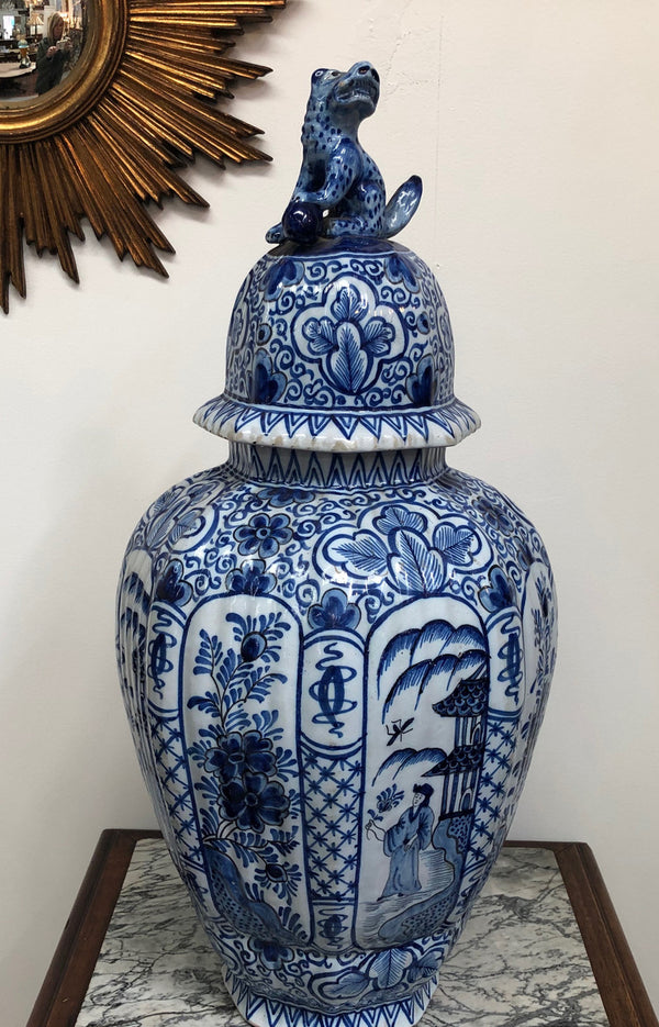 Large early 18th Century Dutch Delft (tin glazed earthenware) hand painted lidded vase. Decorated in the Chinese style with dog of Fu finial on top of lid. (Mark for Adriaa Rejsselberg 1713 - 1735).