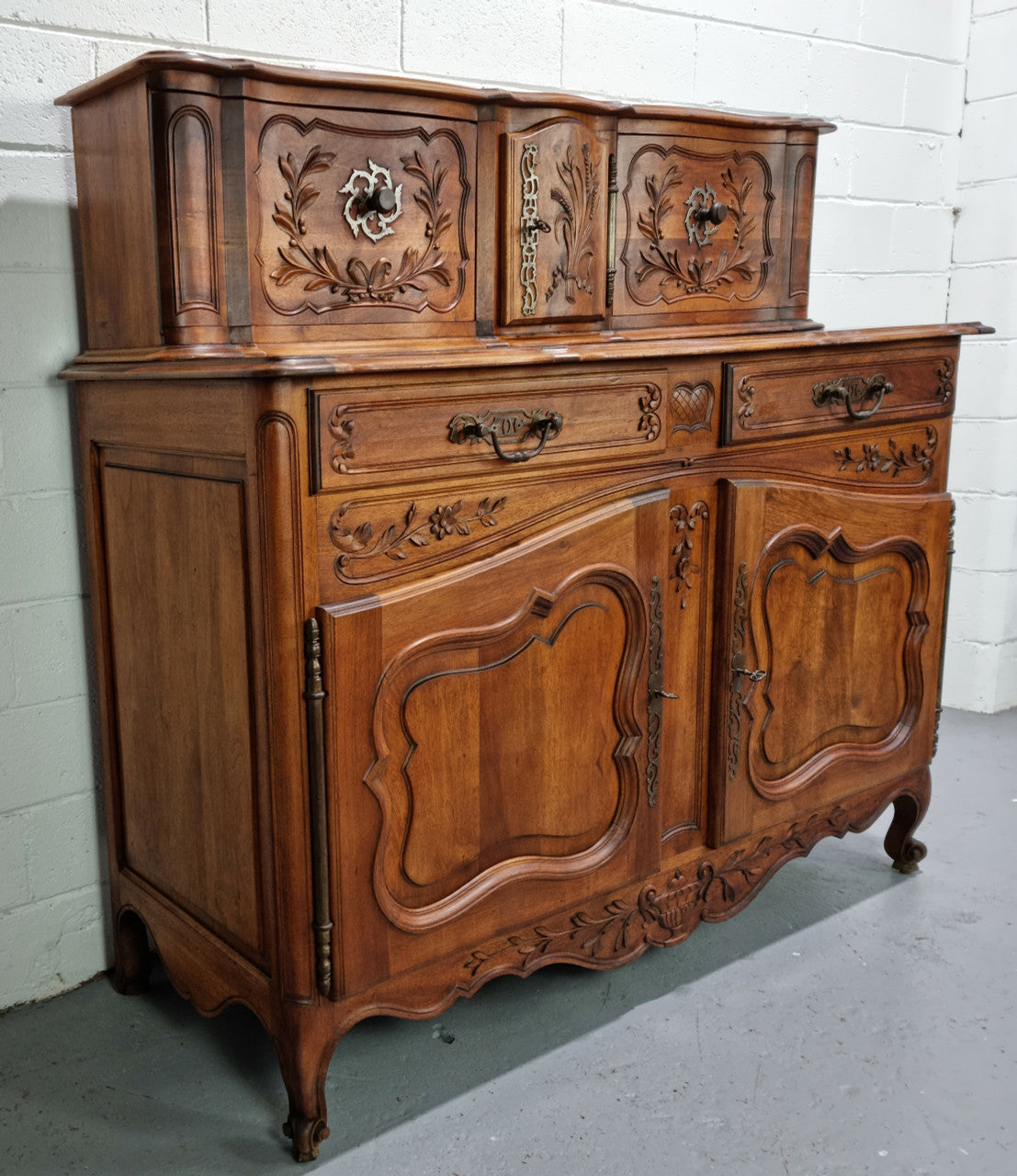 19th Century French Walnut Buffet à Glissant