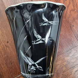 Charming vintage wall pocket vase.  Black with hand painted cream ducks.  Length 19.5cm  Width 14.5cm Marked W26 on the rear.