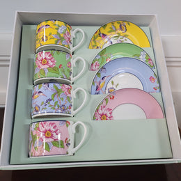 Contemporary “Aynsley Regal Pembroke” boxed set of four English Bone China cup and saucer. Beautiful patterns and vibrant colours.