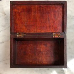 Australian Cedar Silky Oak wooden box. Is in good original condition. Cicra 1900's.