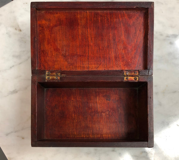 Australian Cedar Silky Oak wooden box. Is in good original condition. Cicra 1900's.